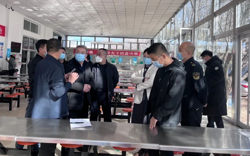 廊坊市市场监督管理局在华油荣德小学召开省级校园食品安全标准食···