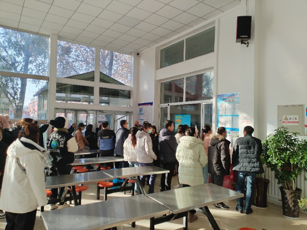 广阳区教育局教体局安全股组织辖区相关单位来我校考试并参观我校食堂
